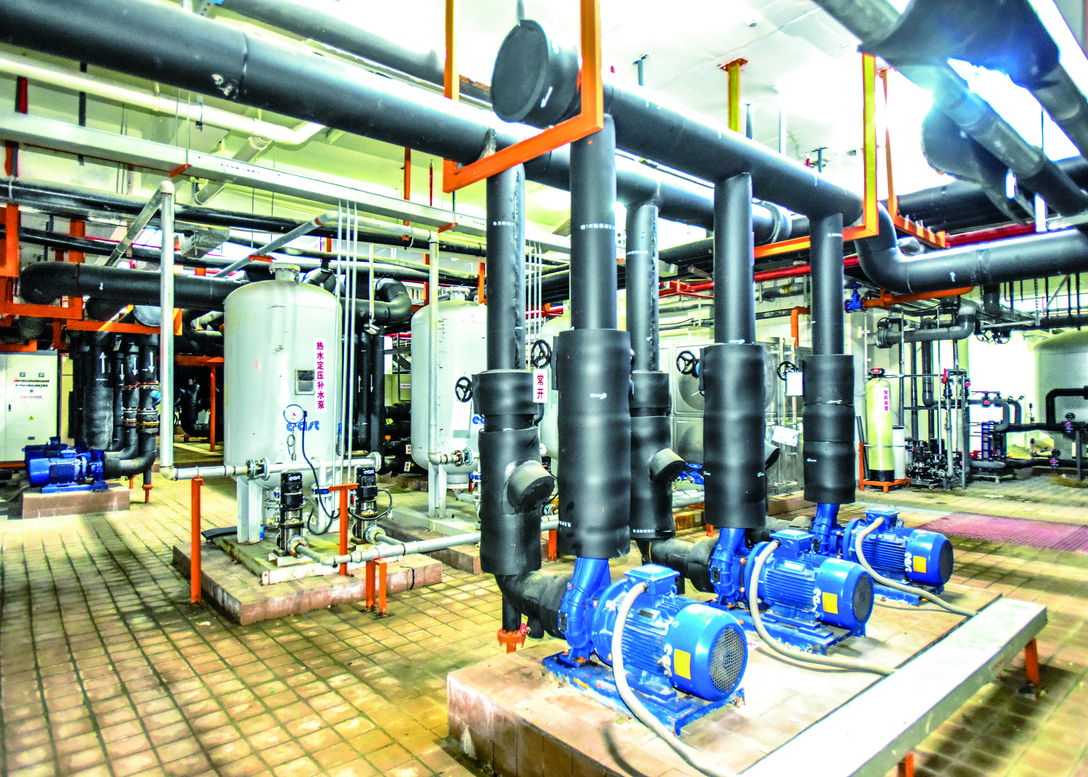 如皋市龍游湖外國(guó)語(yǔ)學(xué)校（空調(diào)泵房01）